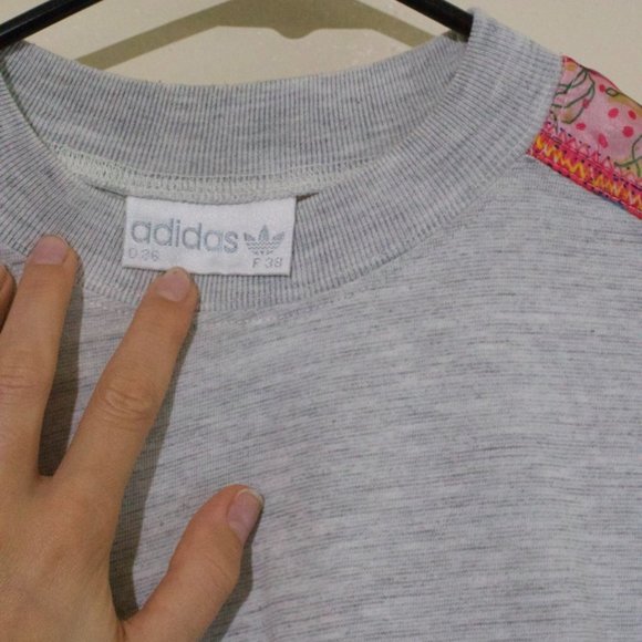 Vintage Adidas T-Shirt with Floral Fabric Detailing: Small - Picture 3 of 6